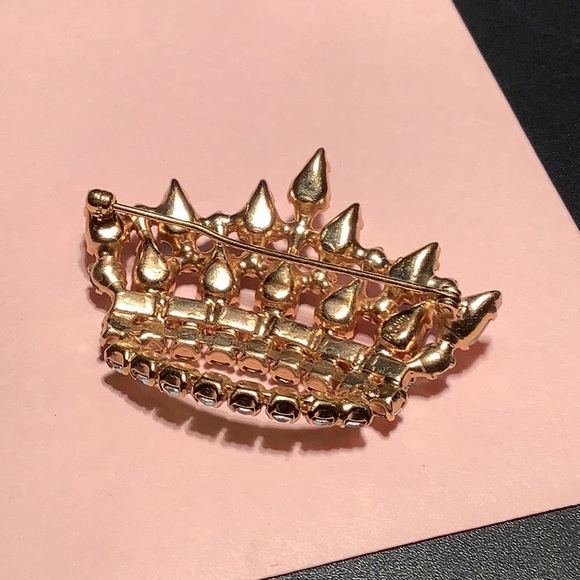 VINTAGE 1950s B. DAVID CROWN RHINESTONE BROOCH, Signed - Picture 5 of 6